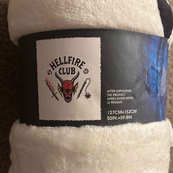 Stranger Things White Blanket - Picture 2 of 2